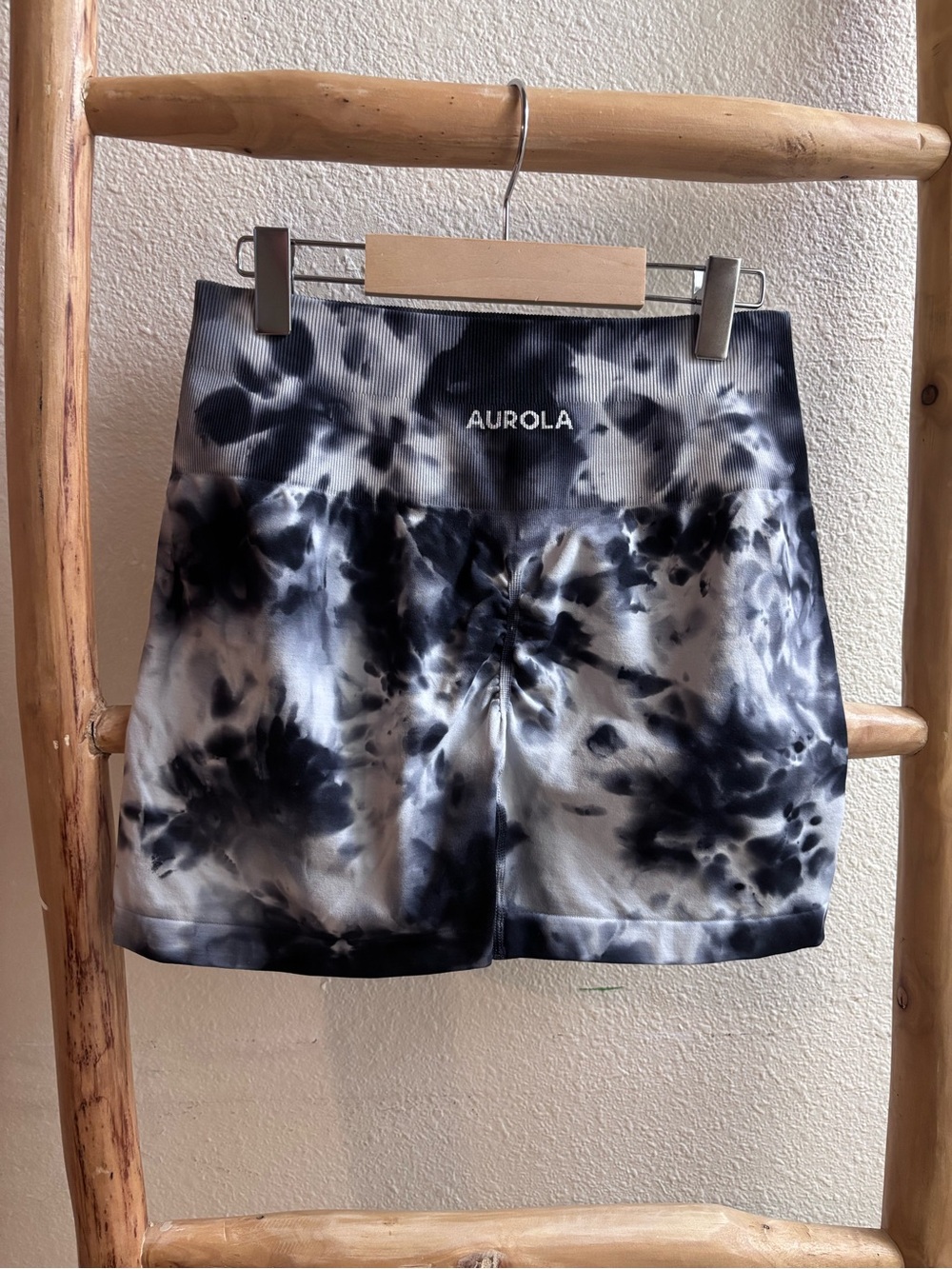 Aurola Women's Black & White Tie-Dye Active Shorts